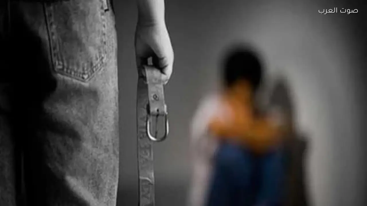 عامل في الوراق يحتجز ابنه بسبب إدمانه على الآيس