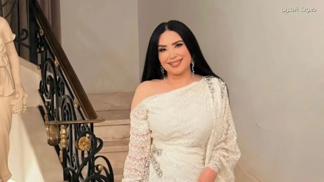 عبير صبري تتألق بإطلالة أنيقة باللون الأبيض