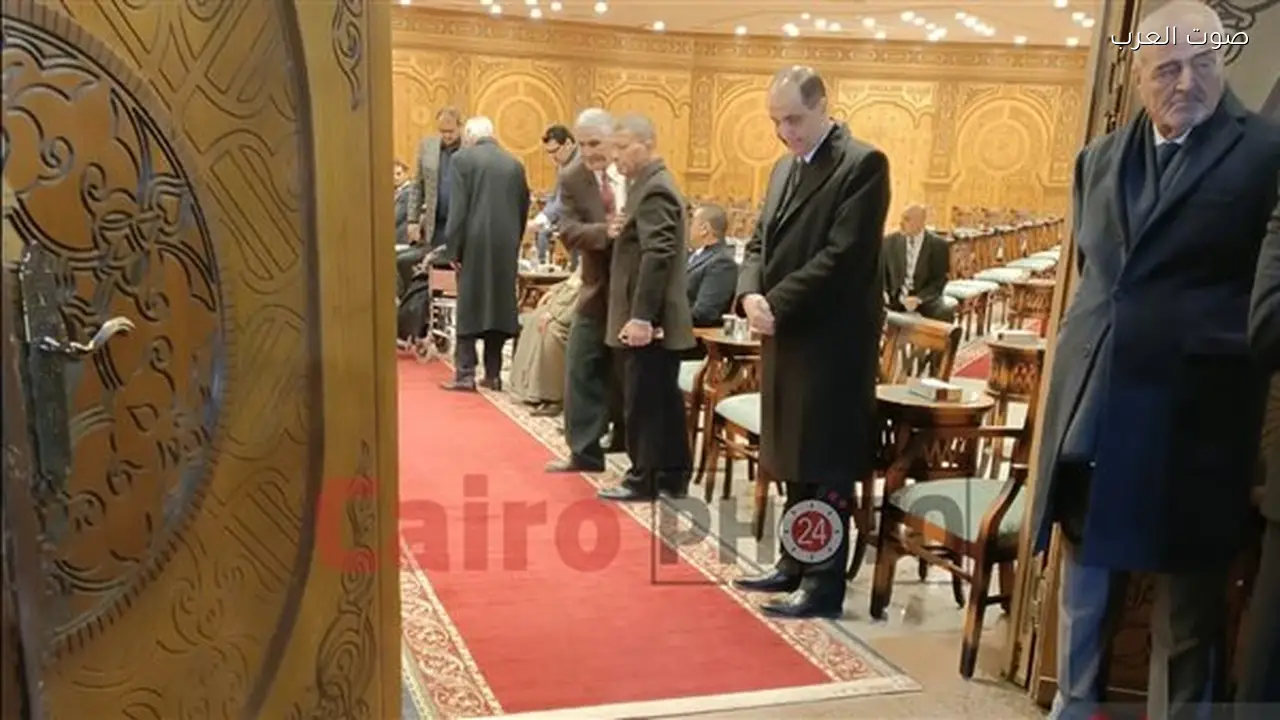 علي عبد العال وأحمد المسلماني في عزاء الإذاعي فهمي عمر