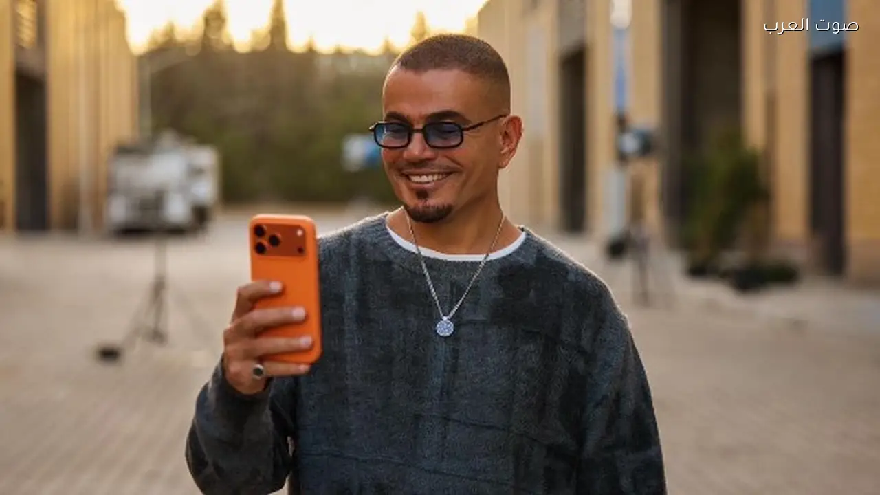 عمرو دياب يحافظ على صدارة بيلبورد 100 فنان للأسبوع 52