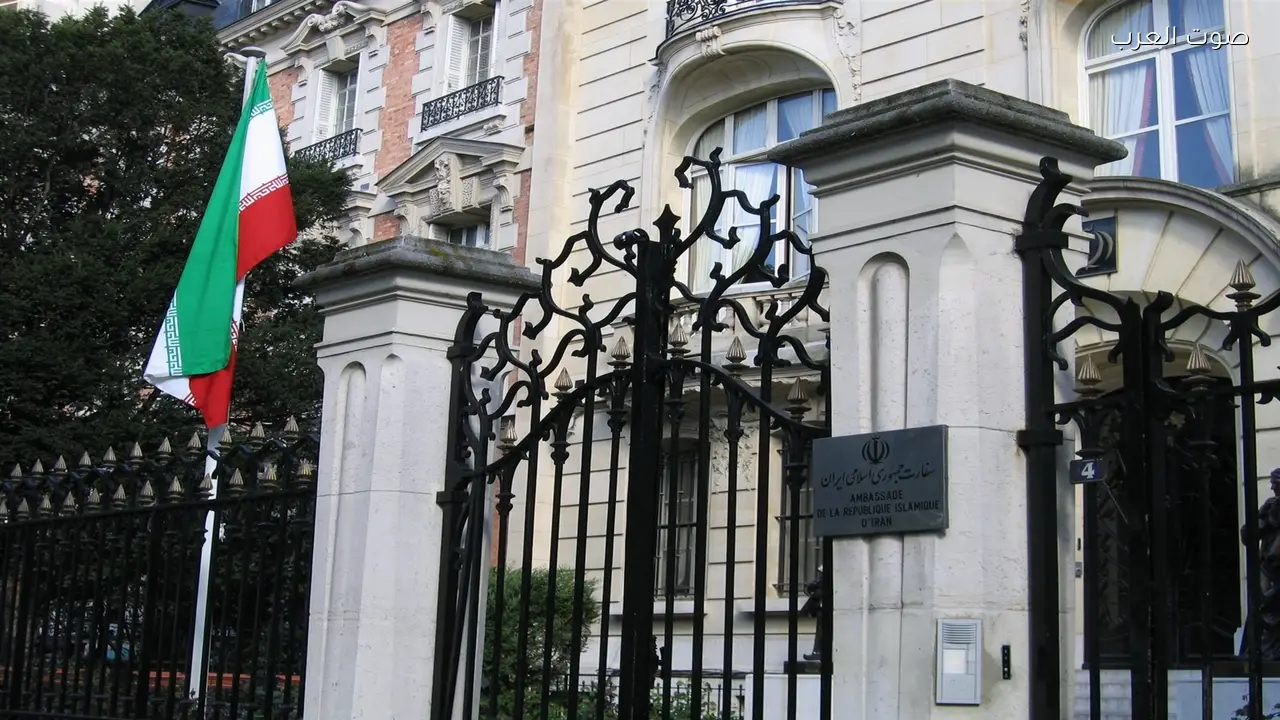 غارة جوية قرب السفارة الإيرانية في بيروت تثير التوترات