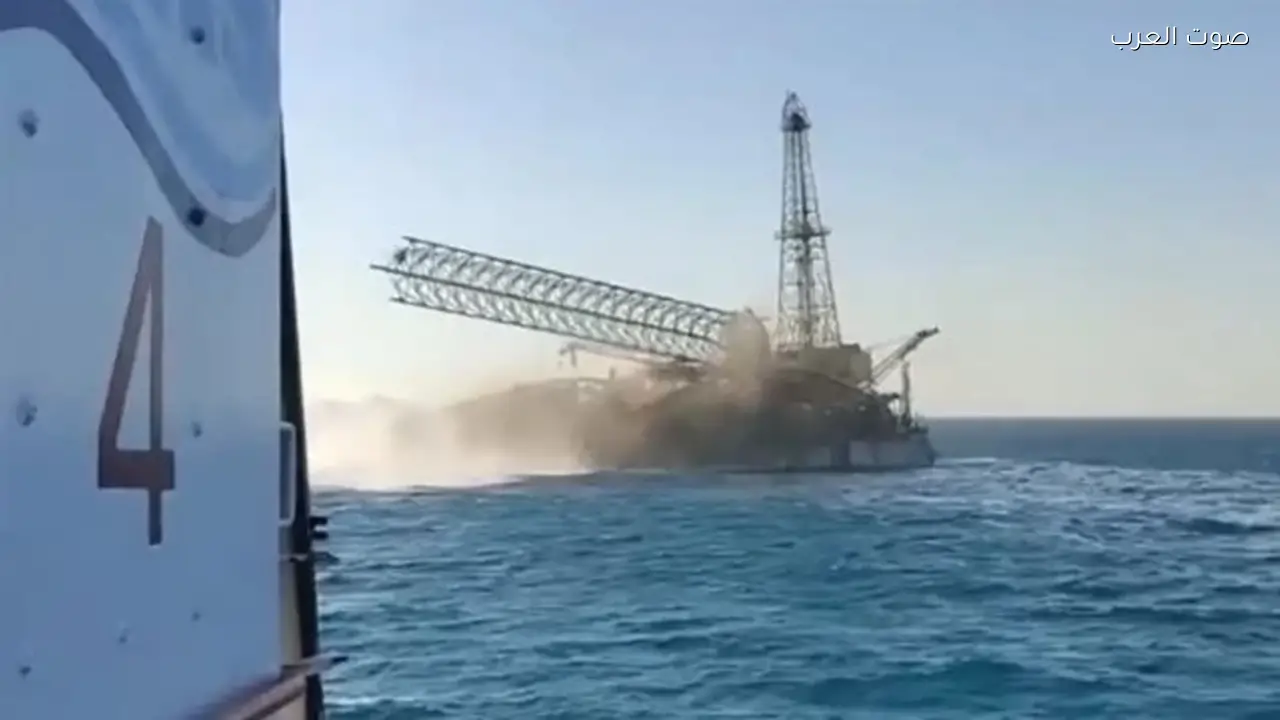 غرق منصة بترول في خليج السويس بعد اصطدام مركب رمسيس