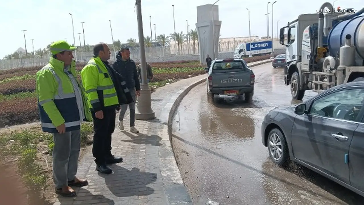فرق ومعدات تنتشر بسرعة للتعامل مع مياه الأمطار في الجيزة