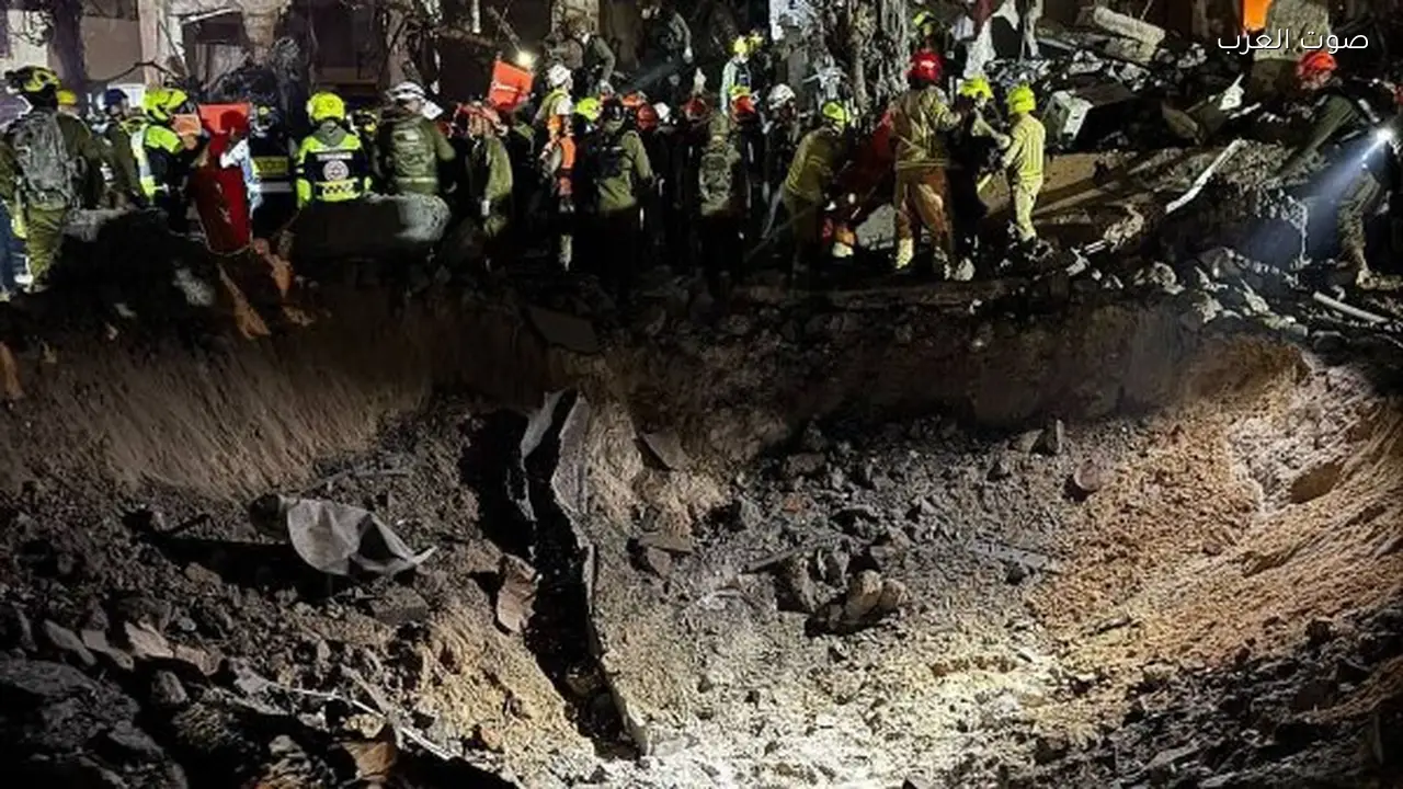 قصف إيراني على تل أبيب يسفر عن قتيلة و20 مصابًا