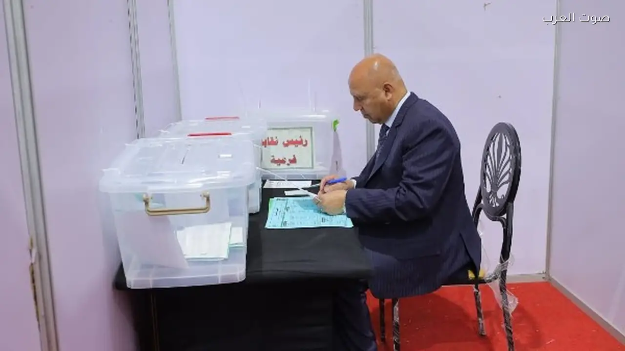 كامل الوزير يدلي بصوته في انتخابات نقابة المهندسين