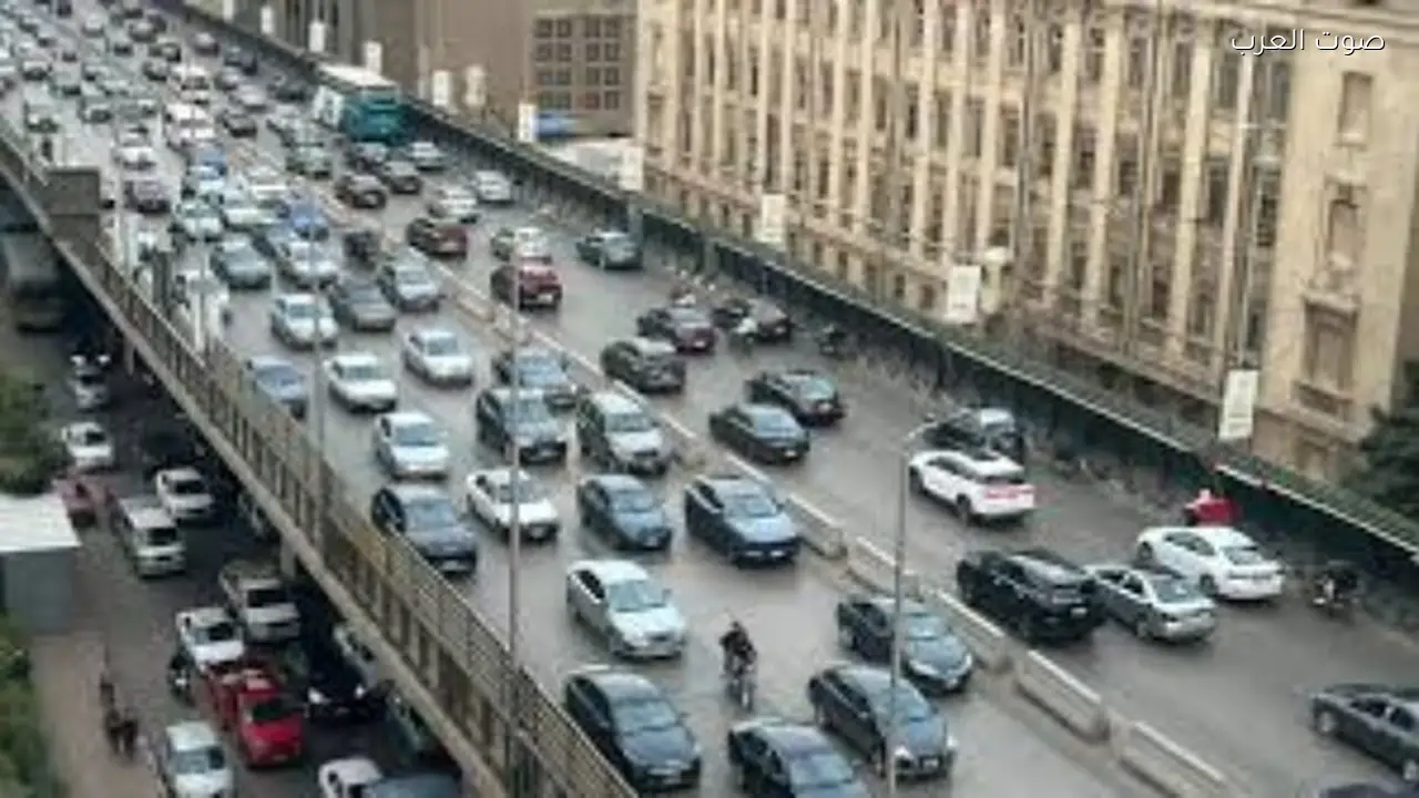 كثافات مرورية في شوارع القاهرة والجيزة