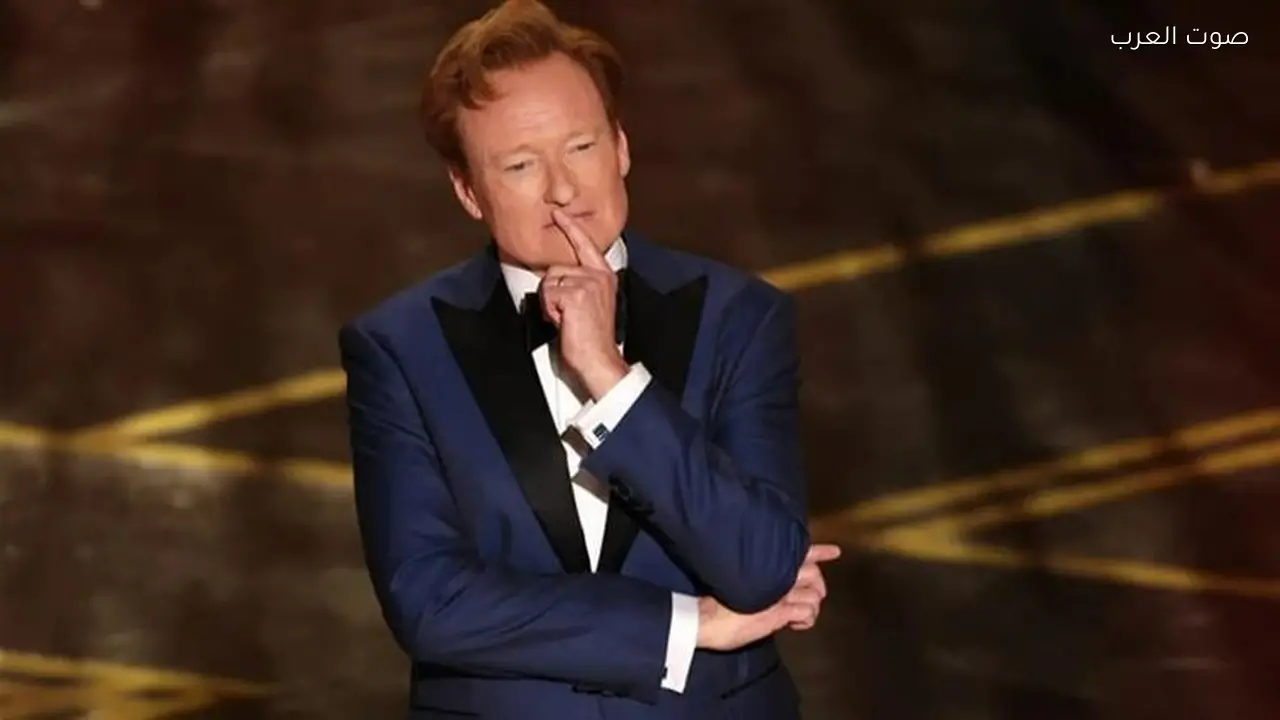 كونان أوبراين يثير الجدل في حفل الأوسكار بتصرفاته المثيرة للجدل
