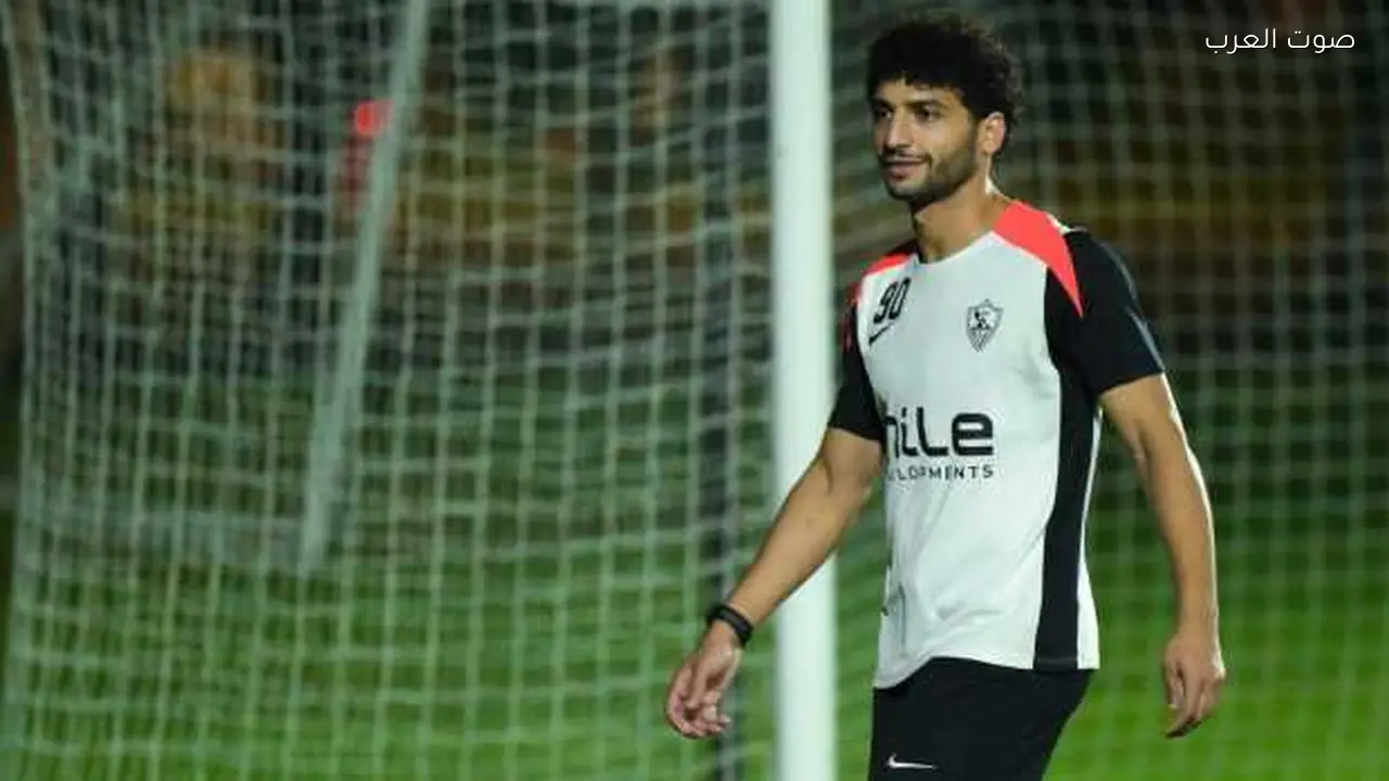 لاعبو الزمالك يحتفلون بعيد ميلاد عمرو ناصر خلال تدريبات استعدادًا لإنبي