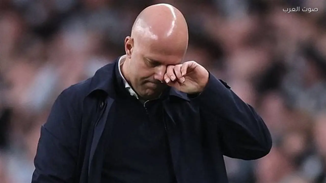 ليفربول يدرس إقالة سلوت والمرشح الأقرب لخلافته يظهر في الصورة