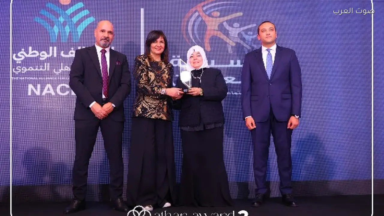 مؤسسة أبو العينين تحصد جائزة التمكين الاجتماعي في احتفالية صُنّاع الأثر