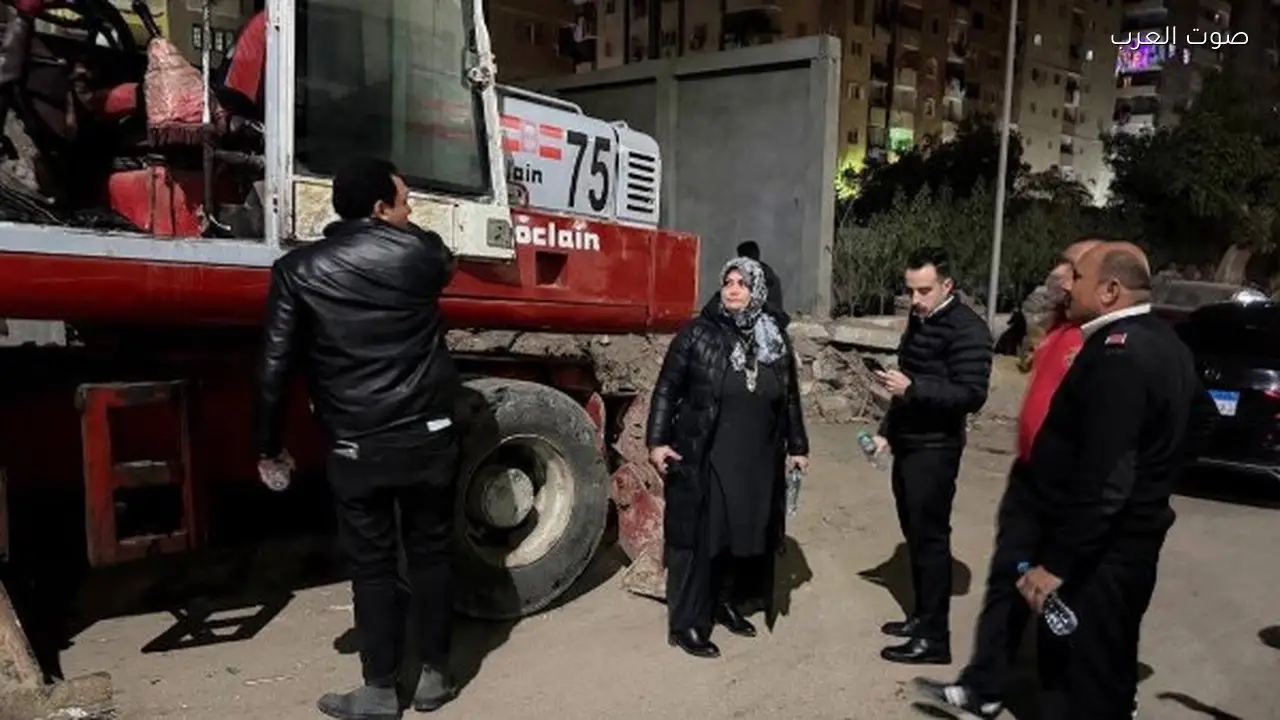 محافظ القاهرة يوقف أعمال بناء مخالفة في عين شمس