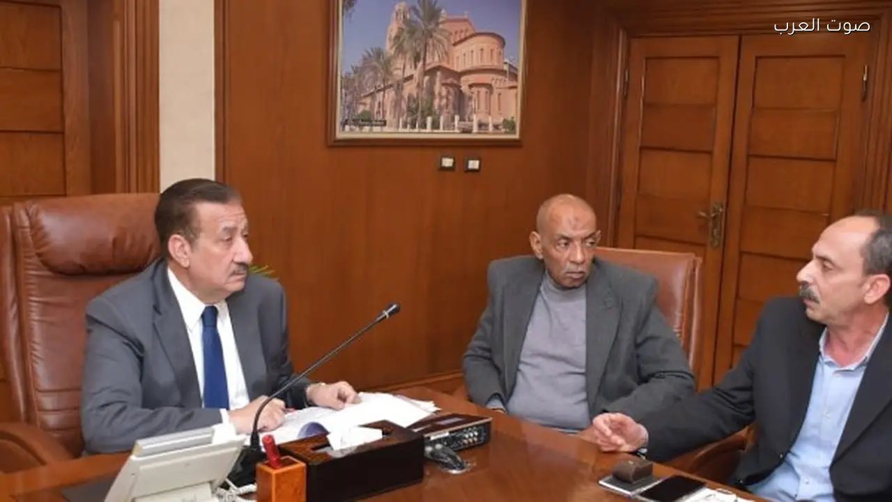 محافظ بورسعيد يناقش خدمات مدينة سلام مصر شرق المحافظة