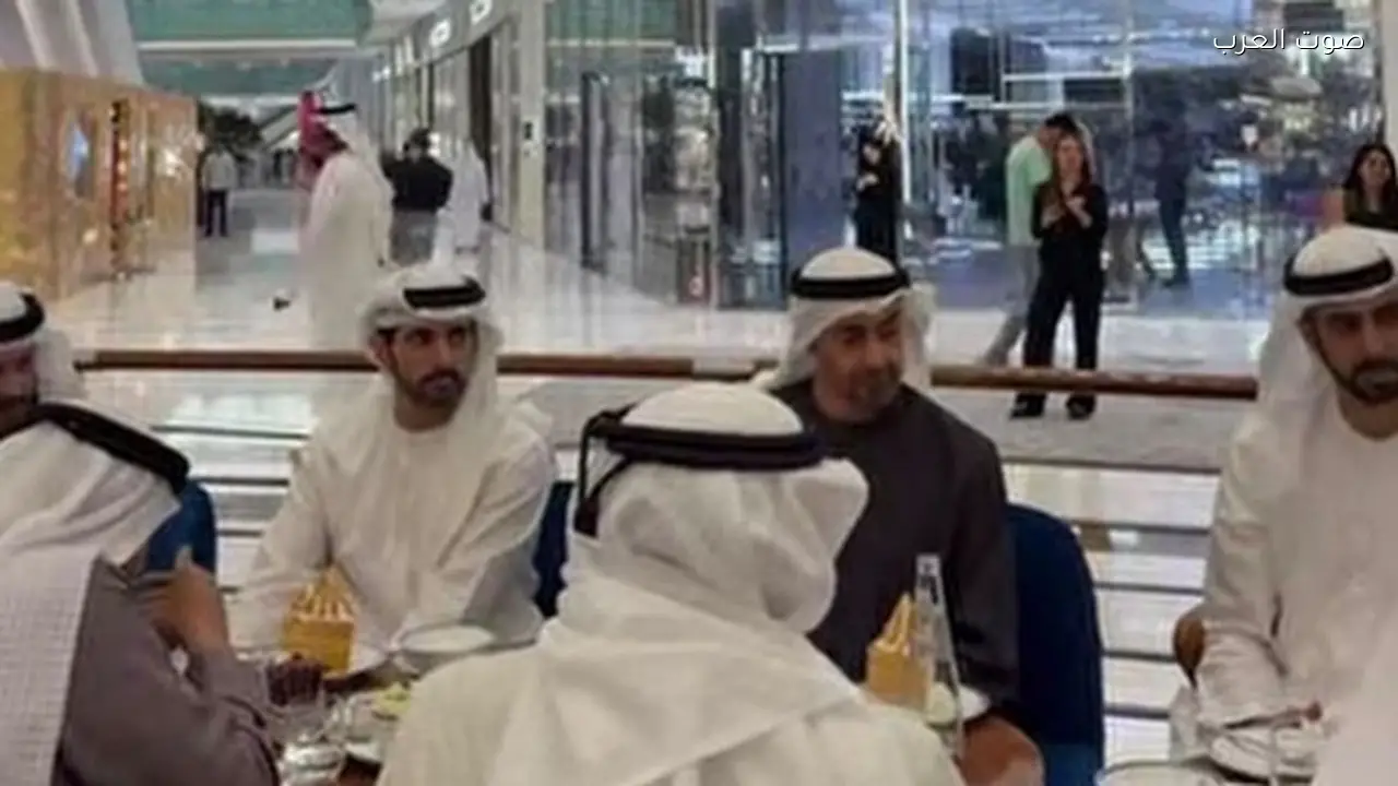 محمد بن زايد يتجول في دبي مول في ظهور غير رسمي