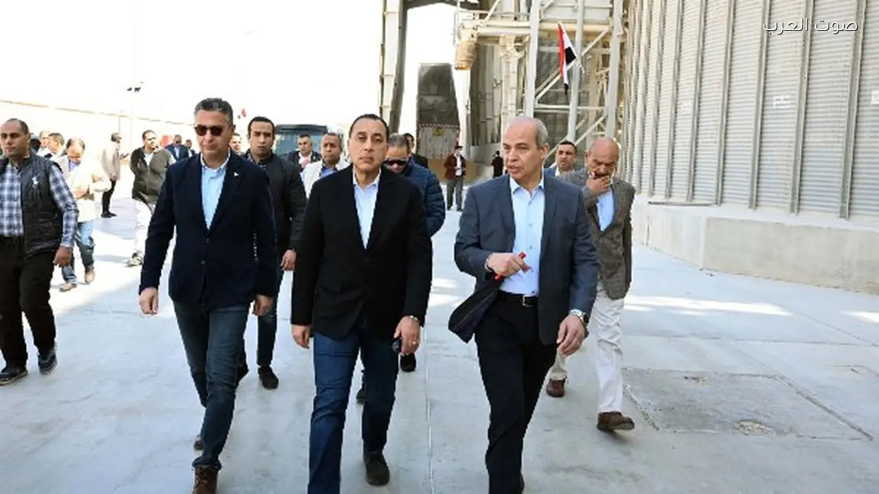 مدبولي: الدولة تضمن احتياجات المواطنين من القمح وتطوير التخزين في السويس