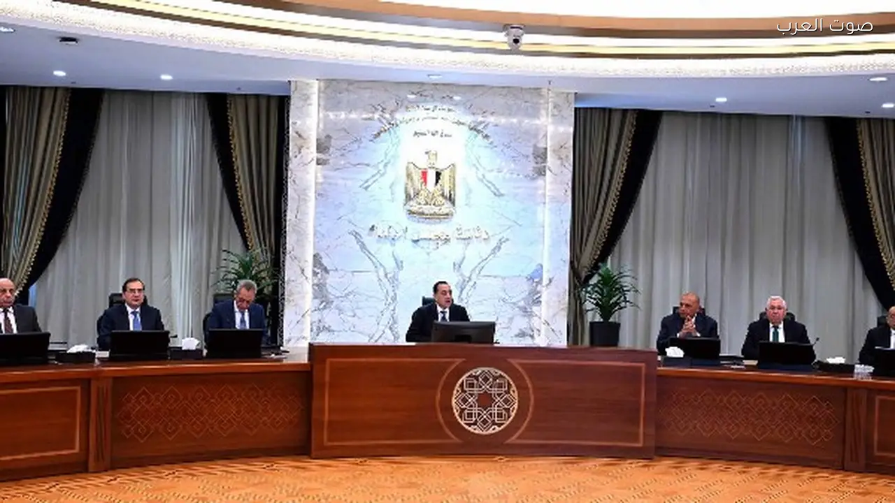 مدبولي يؤكد عدم تخفيف أحمال الكهرباء ومواجهة المحتكرين