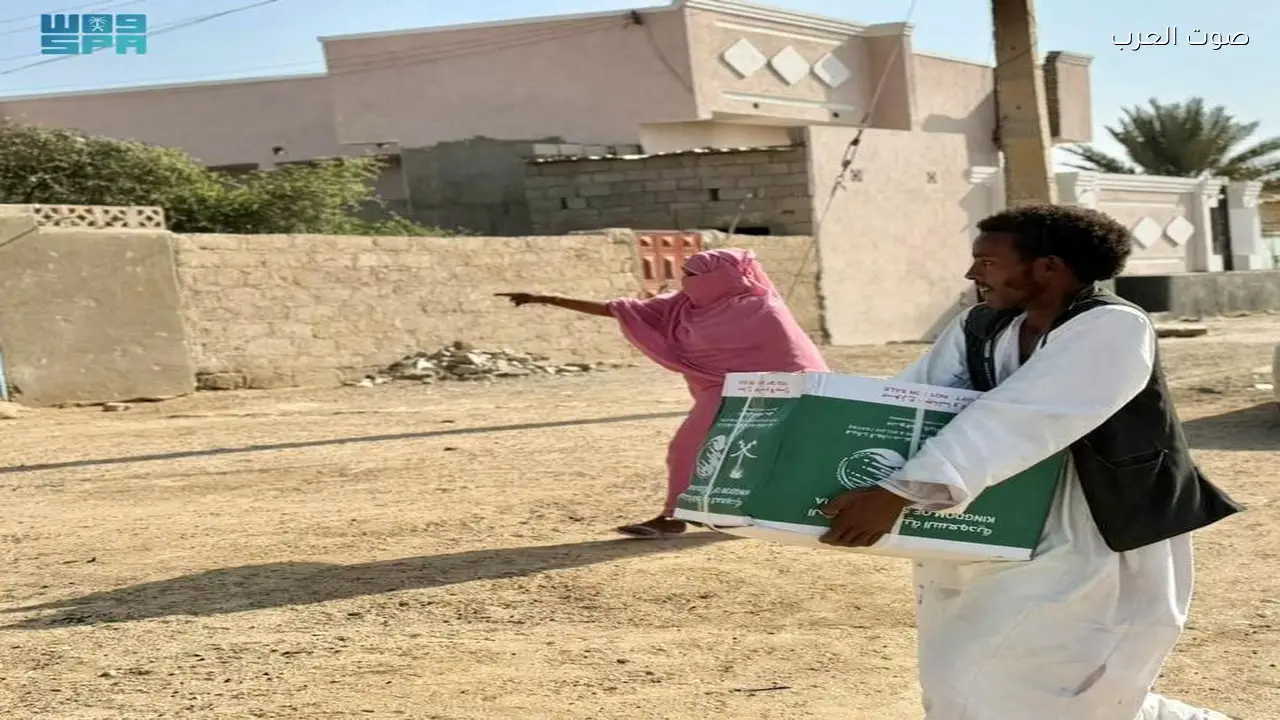 مركز الملك سلمان للإغاثة يوزع 2,520 سلة غذائية في البحر الأحمر بالسودان
