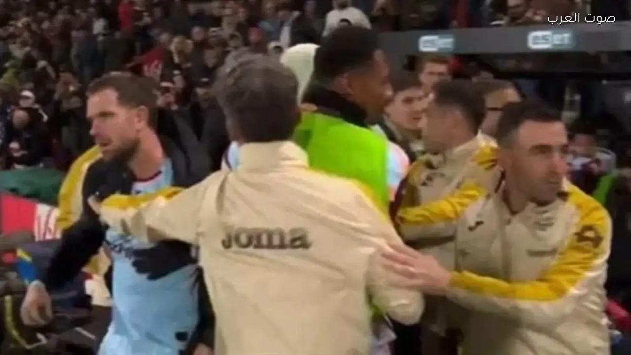 مشاجرة جوردان هندرسون بعد صافرة مباراة بورنموث وبرينتفورد