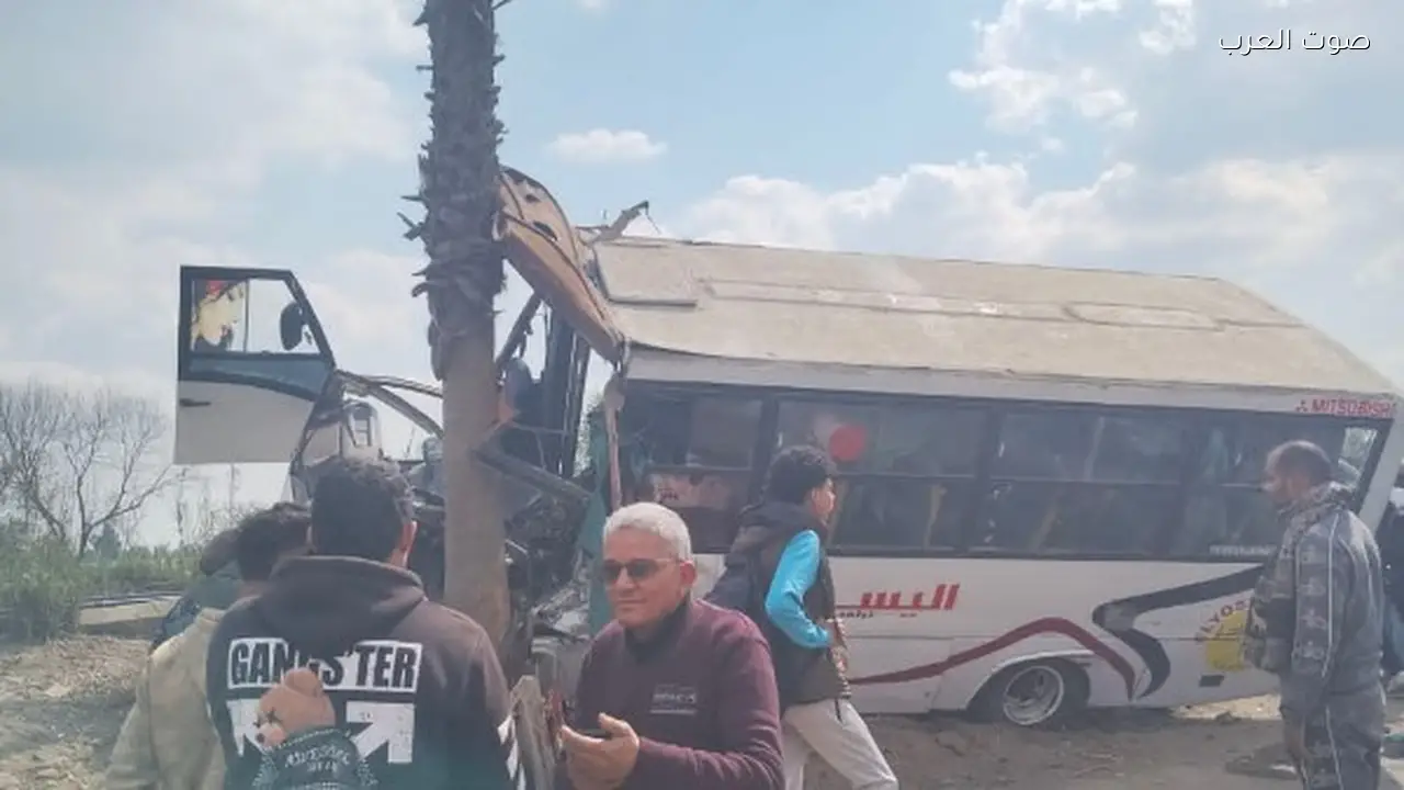 مصرع سائق وإصابة 12 في انقلاب أتوبيس بطريق طنطا – المحلة