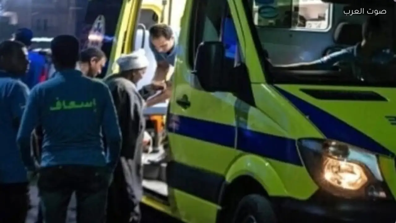 مصرع شخص وإصابة 24 في تصادم سيارتين بمطروح