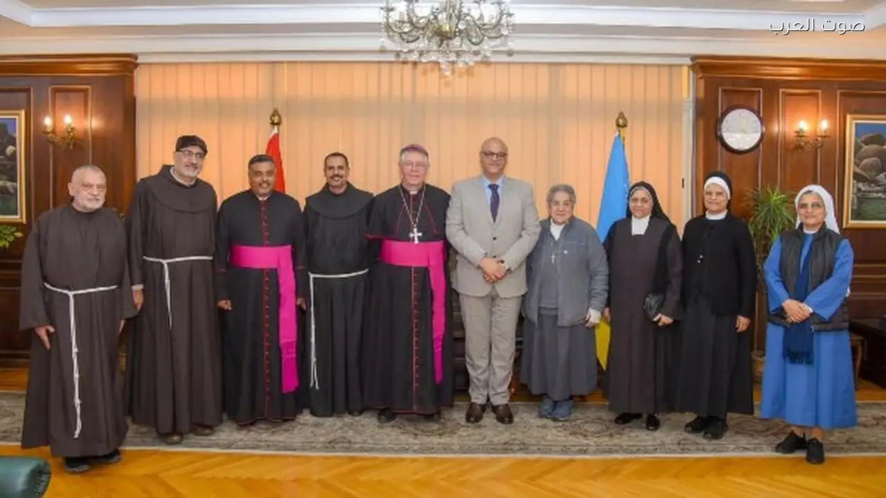 مطران الكنيسة اللاتينية يهنئ محافظ الإسكندرية بشراكة المدارس في خدمة المجتمع
