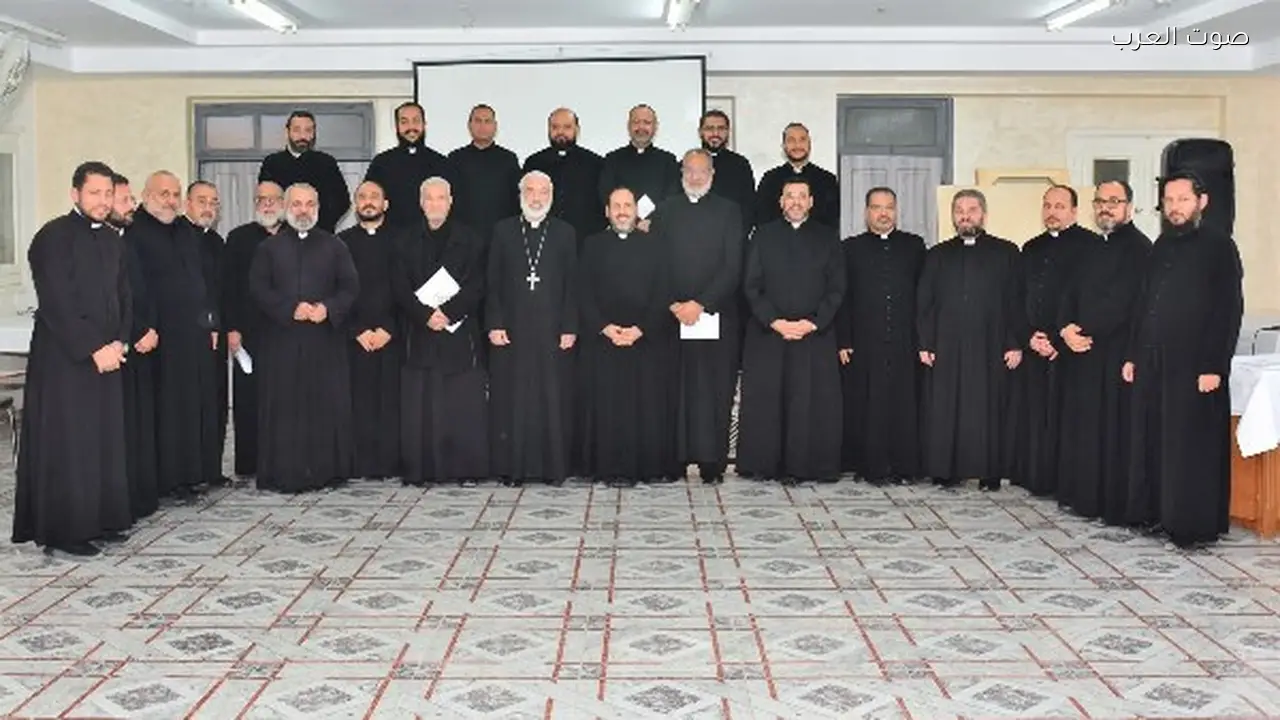 مطران المنيا للأقباط الكاثوليك يقود الرياضة الروحية للكهنة