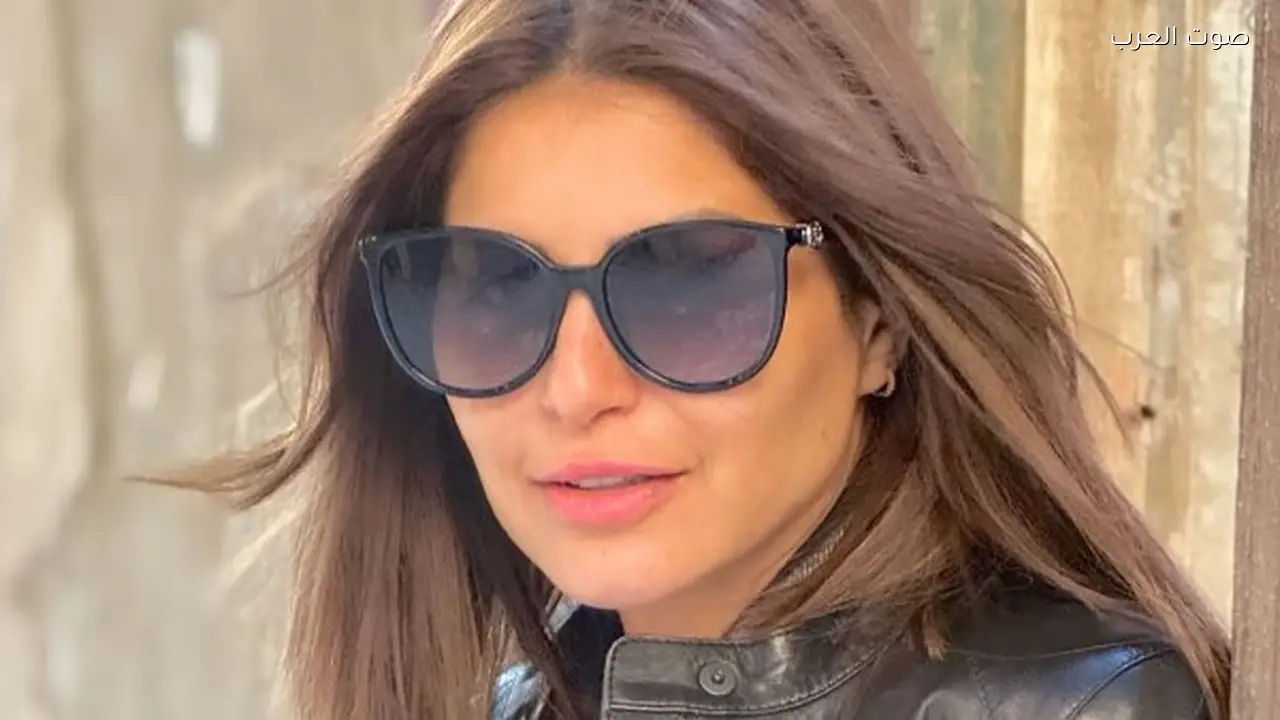 منة فضالي تتألق بإطلالة كاجوال جديدة