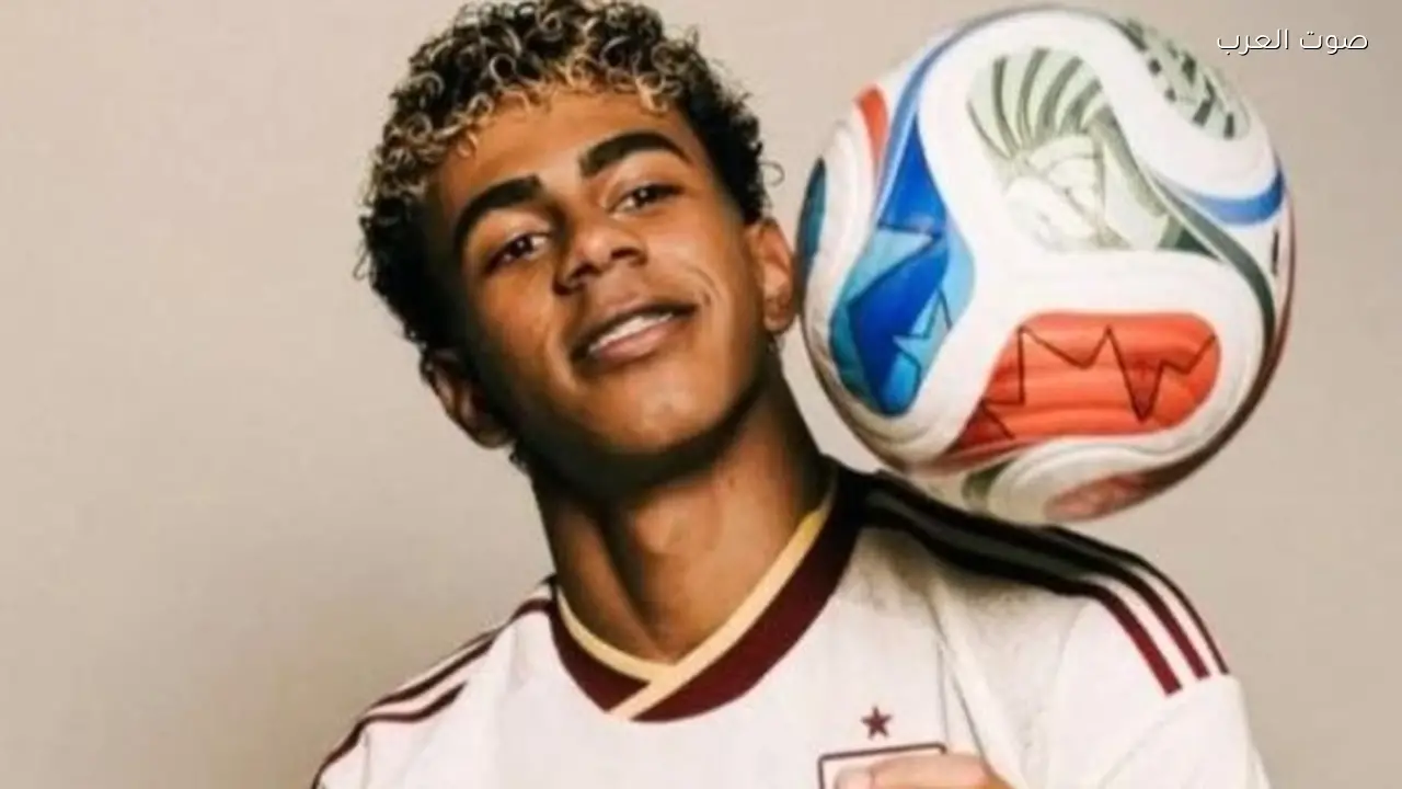 منتخب إسبانيا يعتمد الزي الثاني الجديد في مواجهة صربيا