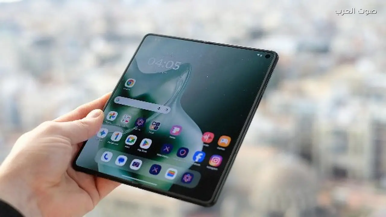 موتورولا Razr Fold يكشف عن شاشتين ساطعتين وبطارية قوية في MWC 2026