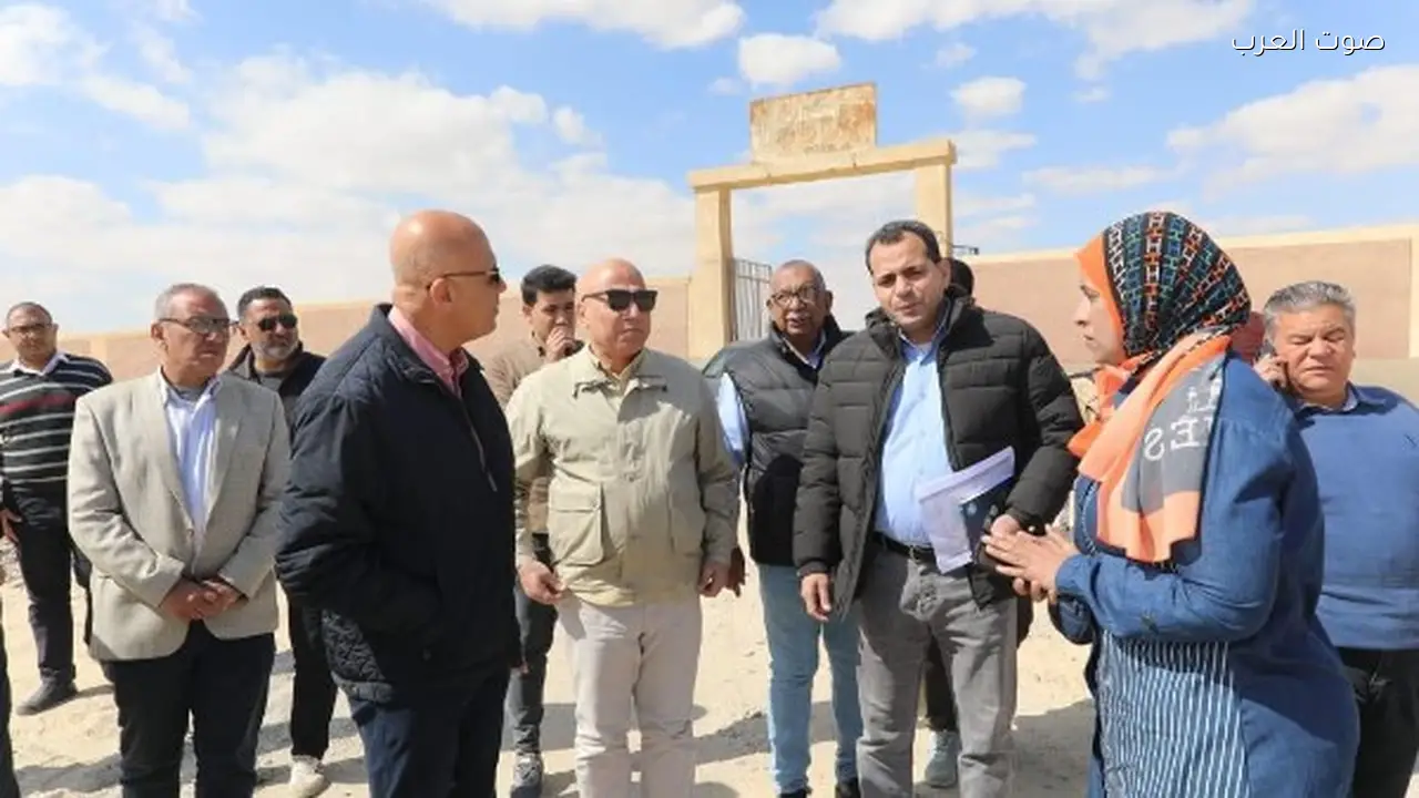 نائب وزيرة الإسكان يزور مشروعات الصرف الصحي في المنيا