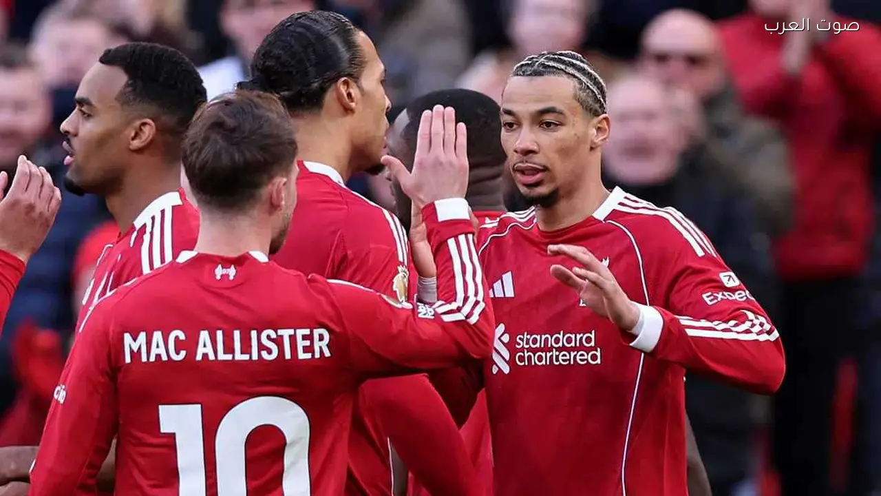 نجم ليفربول يرتدي قميص منتخب الجزائر في صور جديدة