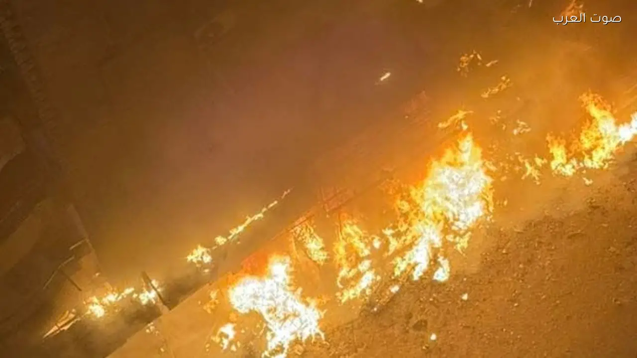 ندب الأدلة الجنائية للتحقيق في حريق محل هواتف في فيصل