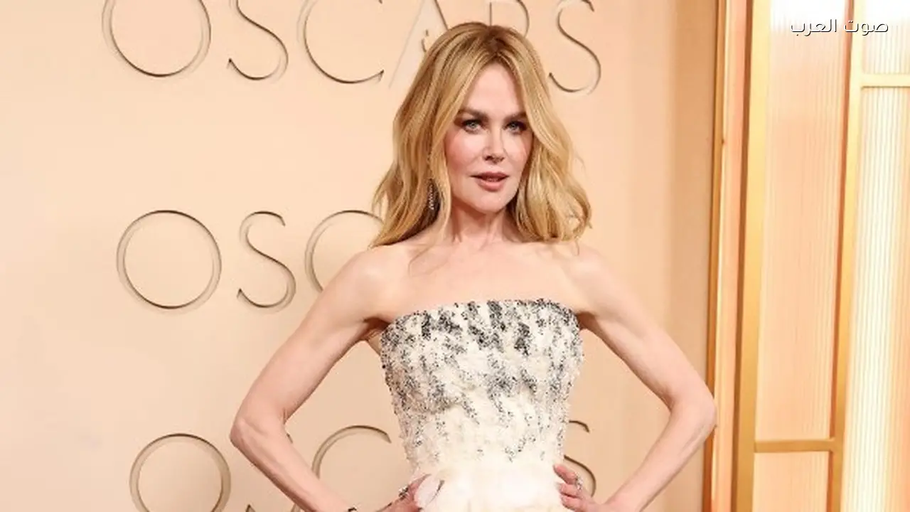 نيكول كيدمان تتألق على السجادة الحمراء في حفل الأوسكار