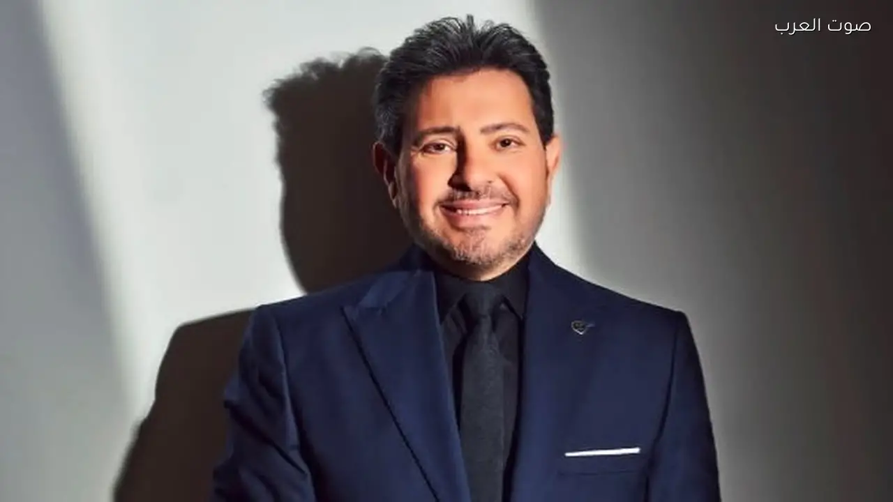 هاني شاكر وزوجته يصلان باريس لتلقي العلاج