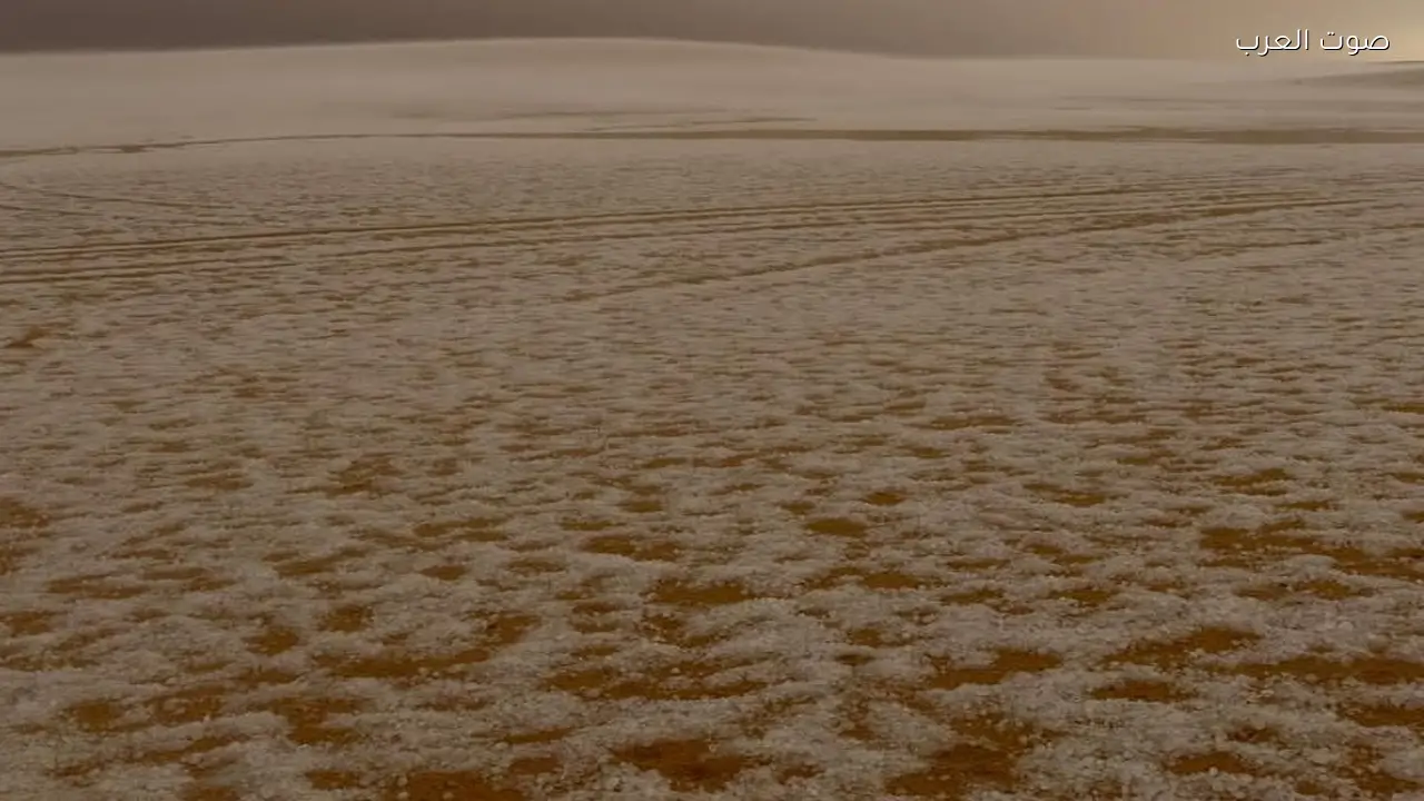 هجرة الطويلة بالأحساء تتزين بالثلوج في حالة مطرية نادرة