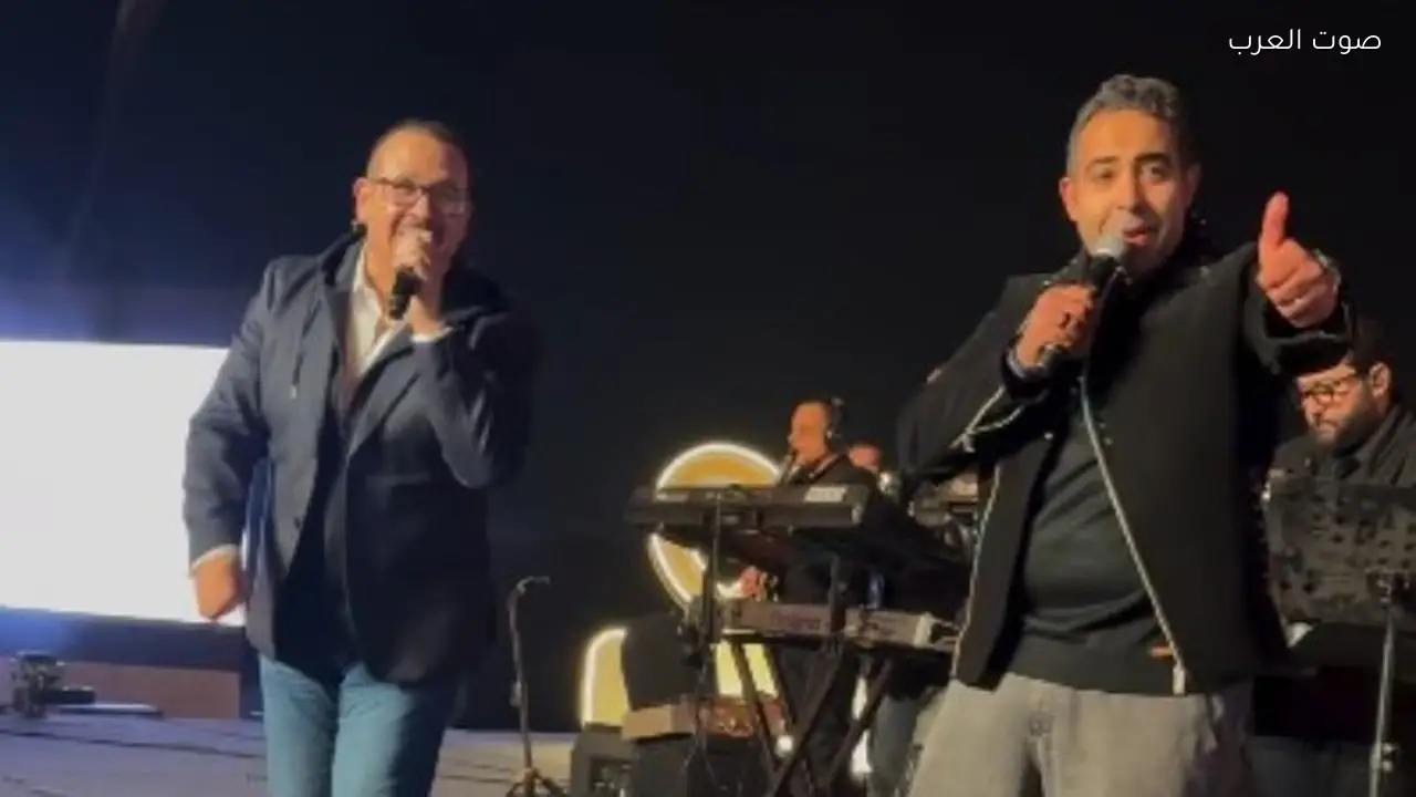 هشام عباس يحتفل بعيد ميلاد محمد عدوية في سهرة رمضانية