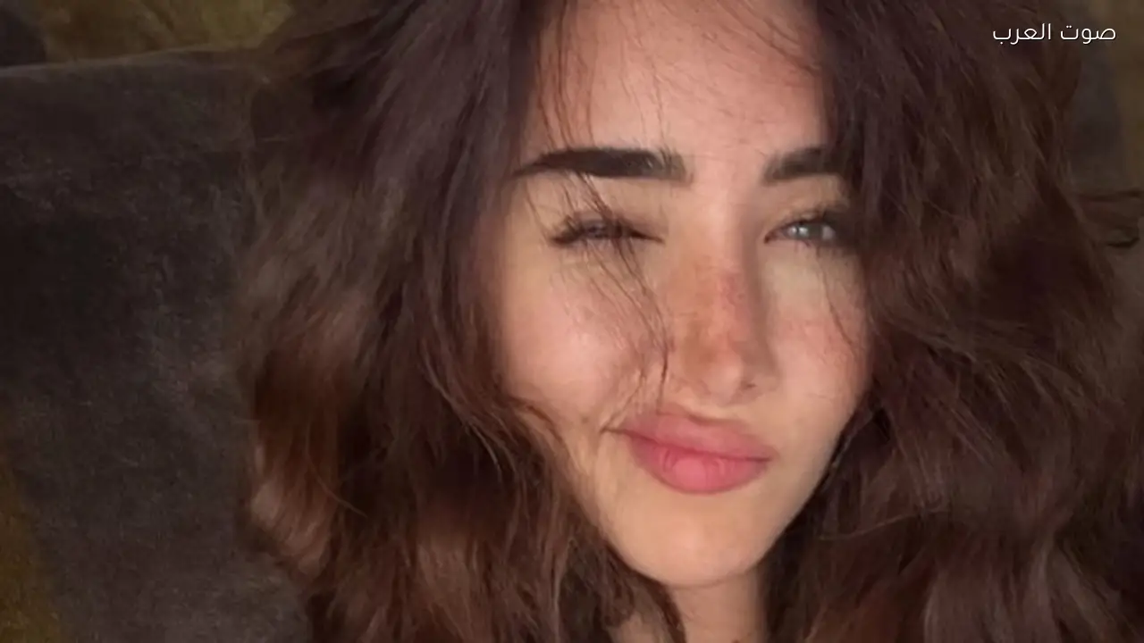 هنا الزاهد تتألق بإطلالة مميزة وجذابة