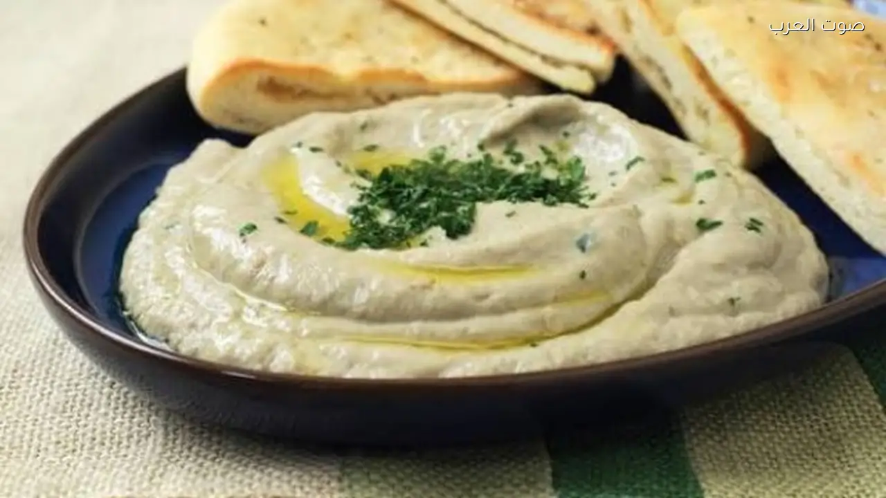 وجبة اليوم: فول بالبيض الأومليت وسلطة بابا غنوج بالفلفل المشوي