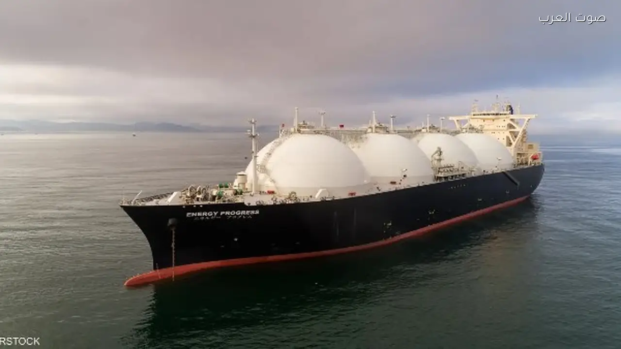 وزارة البترول تنفي علاقة مصر بناقلة غاز تعرضت لحادث في ليبيا