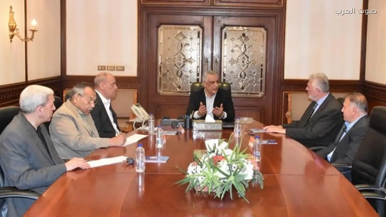 وزير الإنتاج الحربي يتابع تصنيع الطلمبات الغاطسة والمحركات الكهربائية