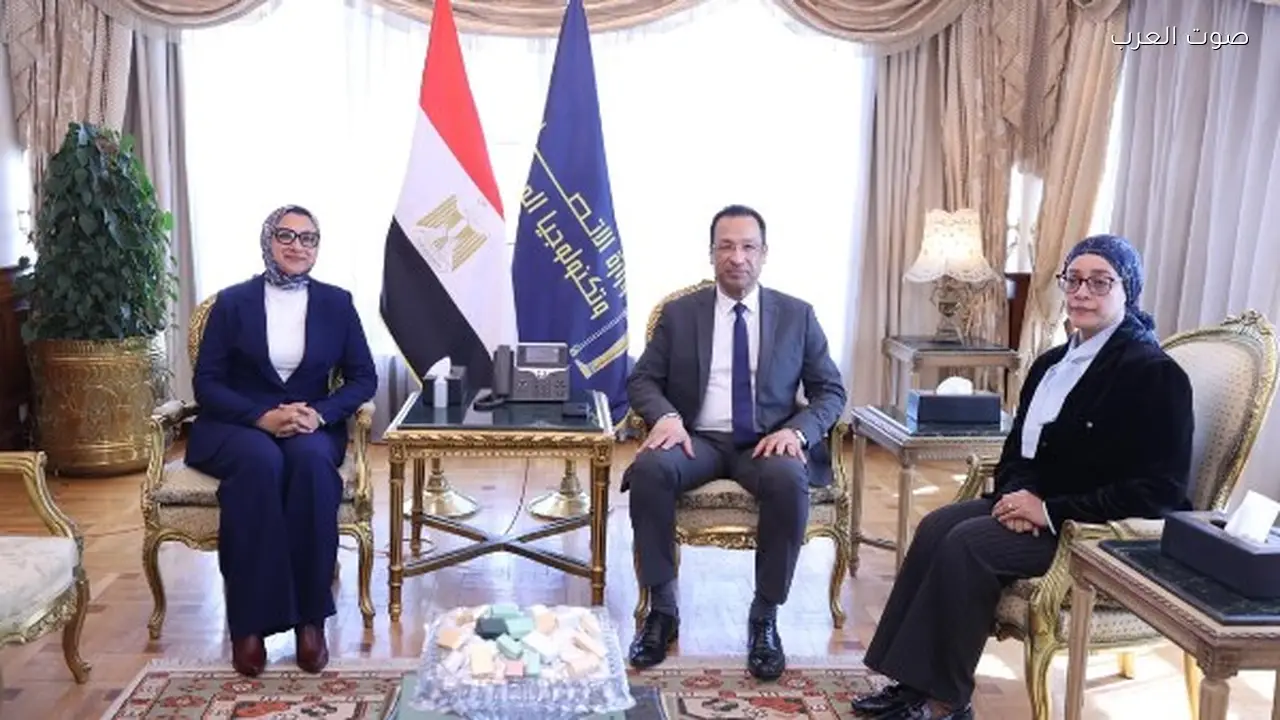 وزير الاتصالات ومحافظ الوادي الجديد يبحثان تطوير الخدمات التكنولوجية