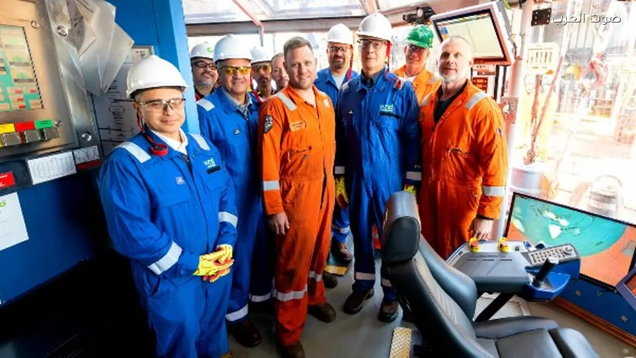 وزير البترول يتفقد سفينة حفر 5 آبار غاز جديدة