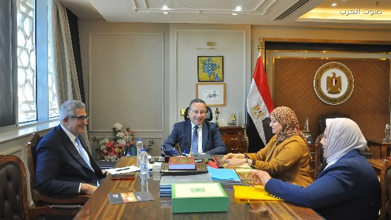 وزير التعليم العالي يناقش تحسين كفاءة خريجي التمريض