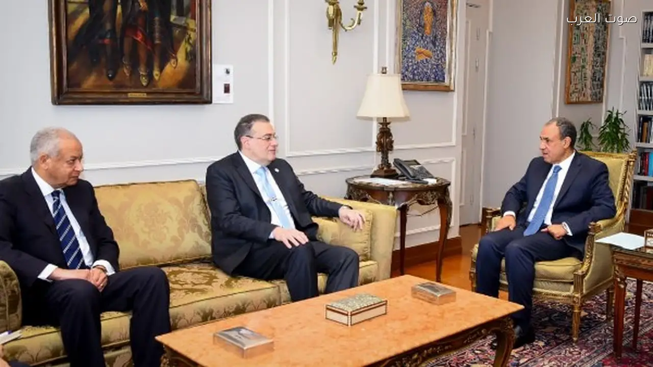 وزير الخارجية يؤكد أهمية برامج “المركزي للتنظيم والإدارة” لتحسين كفاءة الكوادر الإدارية