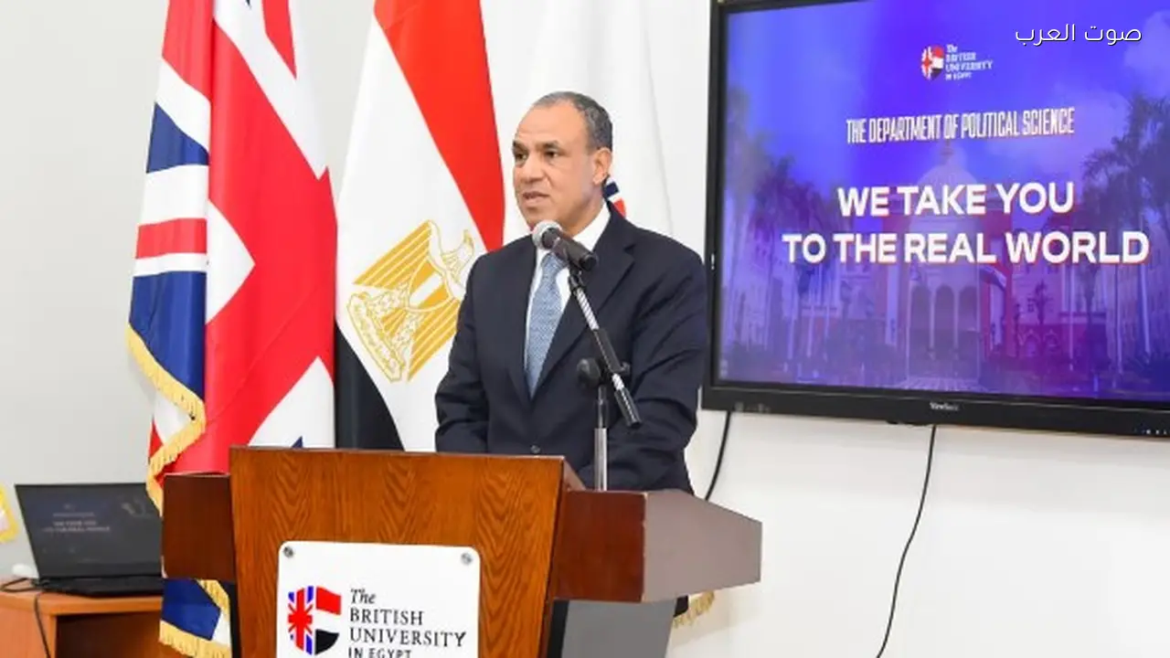 وزير الخارجية يلتقي طلاب الجامعة البريطانية بمصر ويوقع مذكرة تفاهم