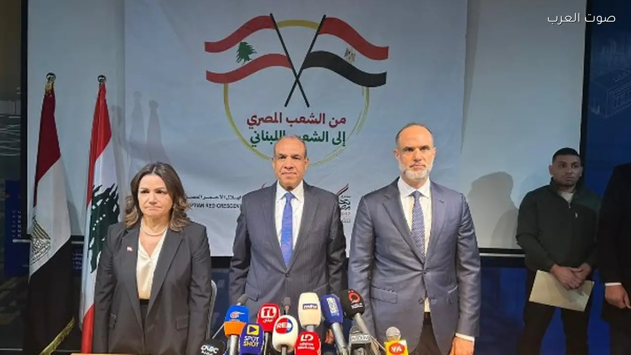 وزير الخارجية يوزع 1000 طن من المساعدات في بيروت