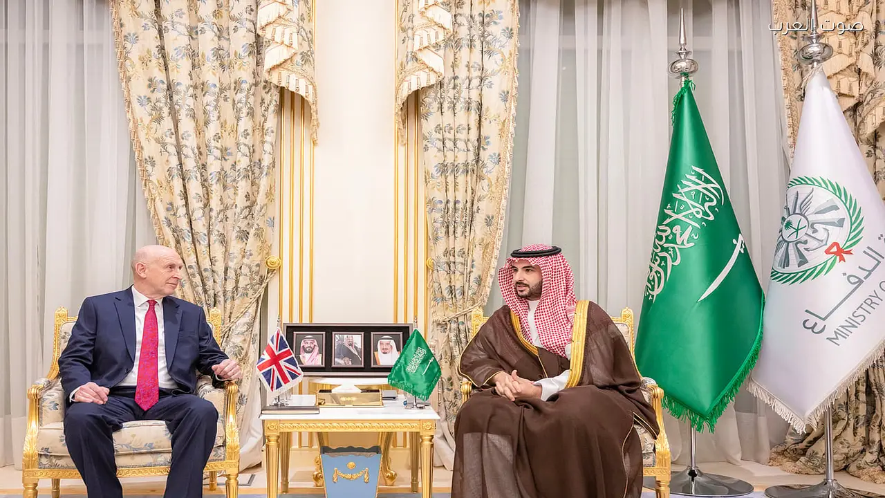 وزير الدفاع السعودي يبحث الشراكة الإستراتيجية مع نظيره البريطاني