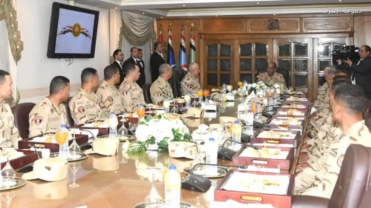 وزير الدفاع يجتمع مع مقاتلي الجيشين الثاني والثالث بعد أحداث المنطقة المتسارعة