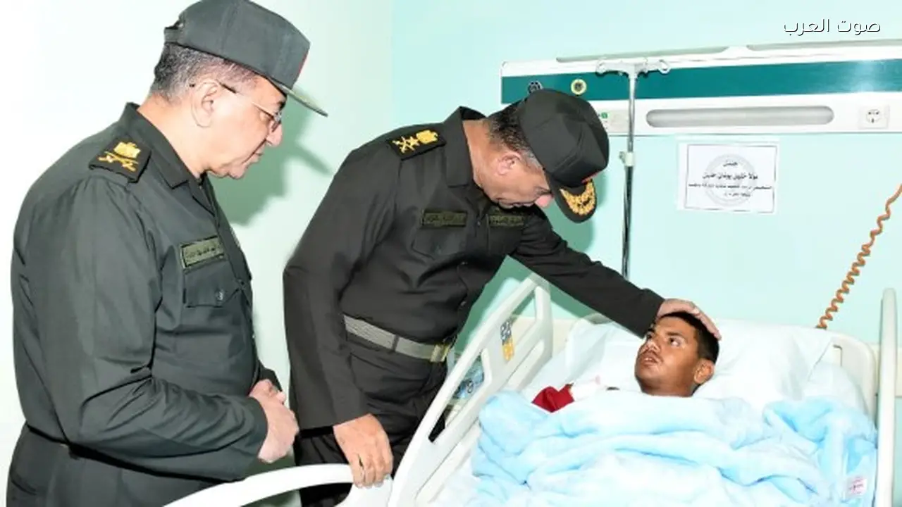 وزير الدفاع يزور مصابي مجمع الجلاء الطبي للقوات المسلحة