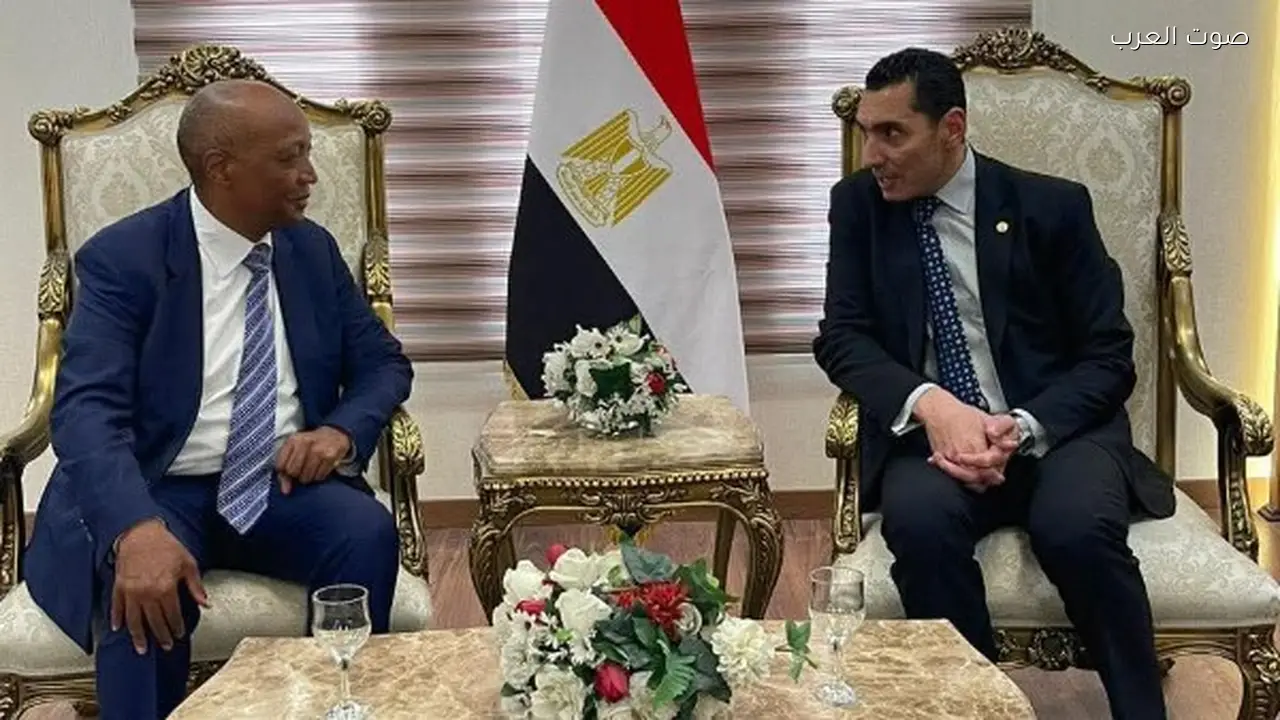 وزير الرياضة يستقبل رئيس الاتحاد الأفريقي CAF في لقاء رسمي