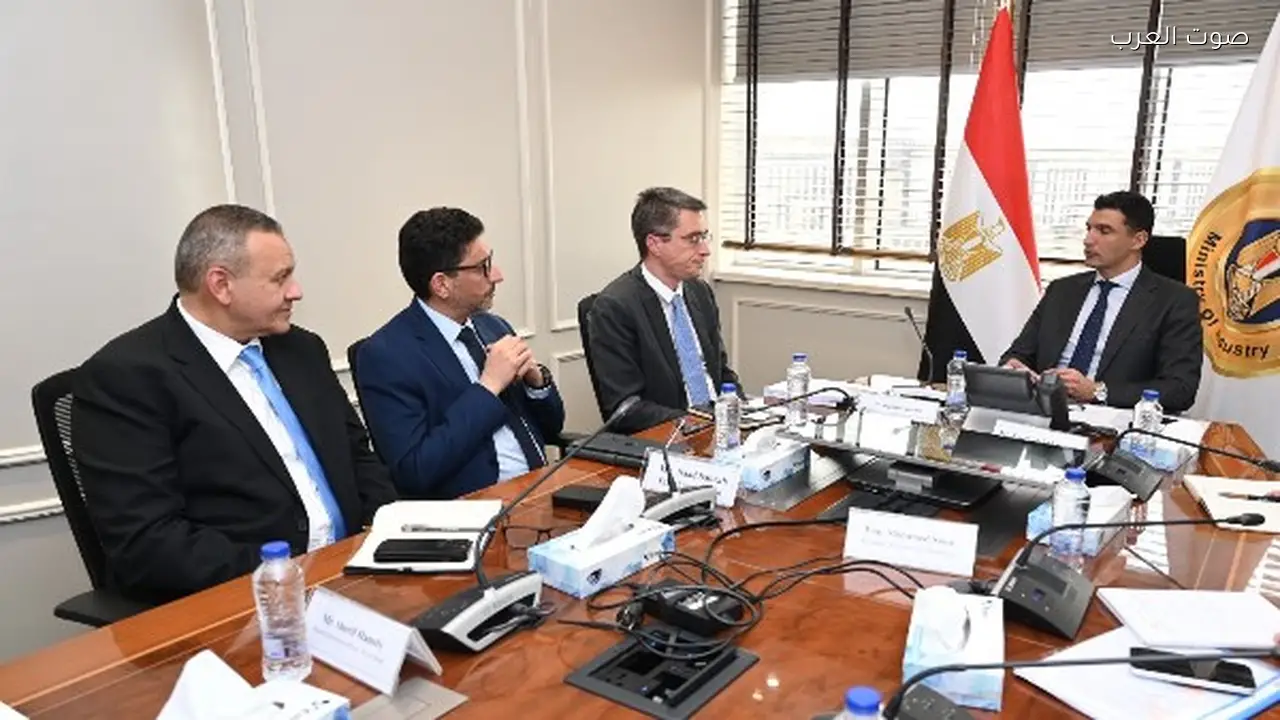 وزير الصناعة يناقش مع البنك الدولي دعم المشاريع الصناعية والاقتصاد الأخضر